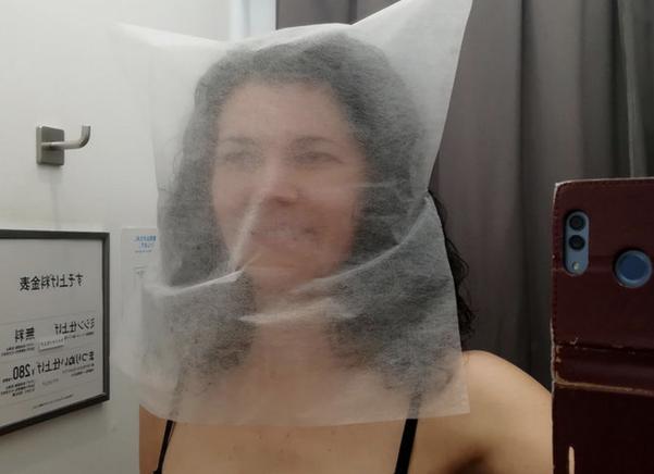 Японцы надевают в магазинах пакеты на голову: зачем? И ещё 5 странных традиций со всего мира, которые меня удивили